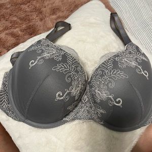 Victoria’s secret biofit bra. Size 34DD